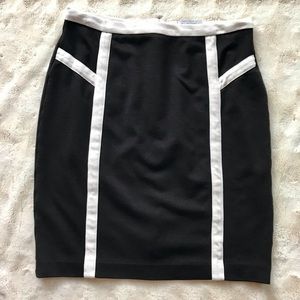 Carmen Marc Valvo Skirt Size 8 Black w/cream accents. Flattering!